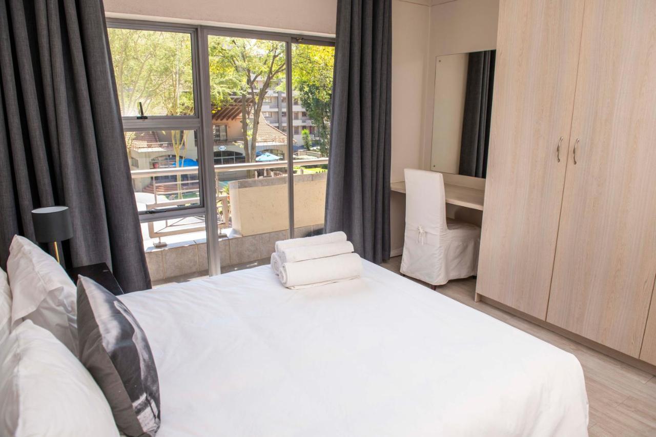 Grayston Exec Apartments โจฮันเนสเบิร์ก ภายนอก รูปภาพ
