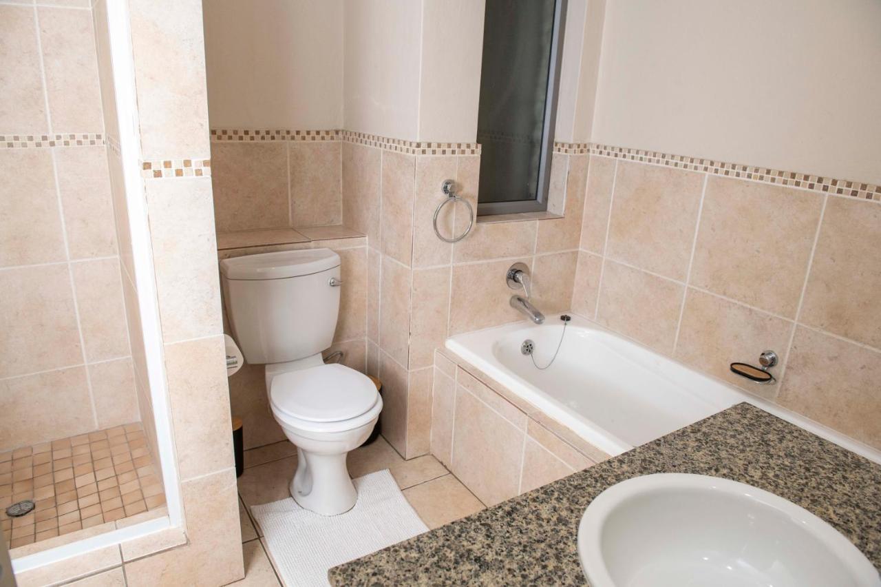Grayston Exec Apartments โจฮันเนสเบิร์ก ภายนอก รูปภาพ
