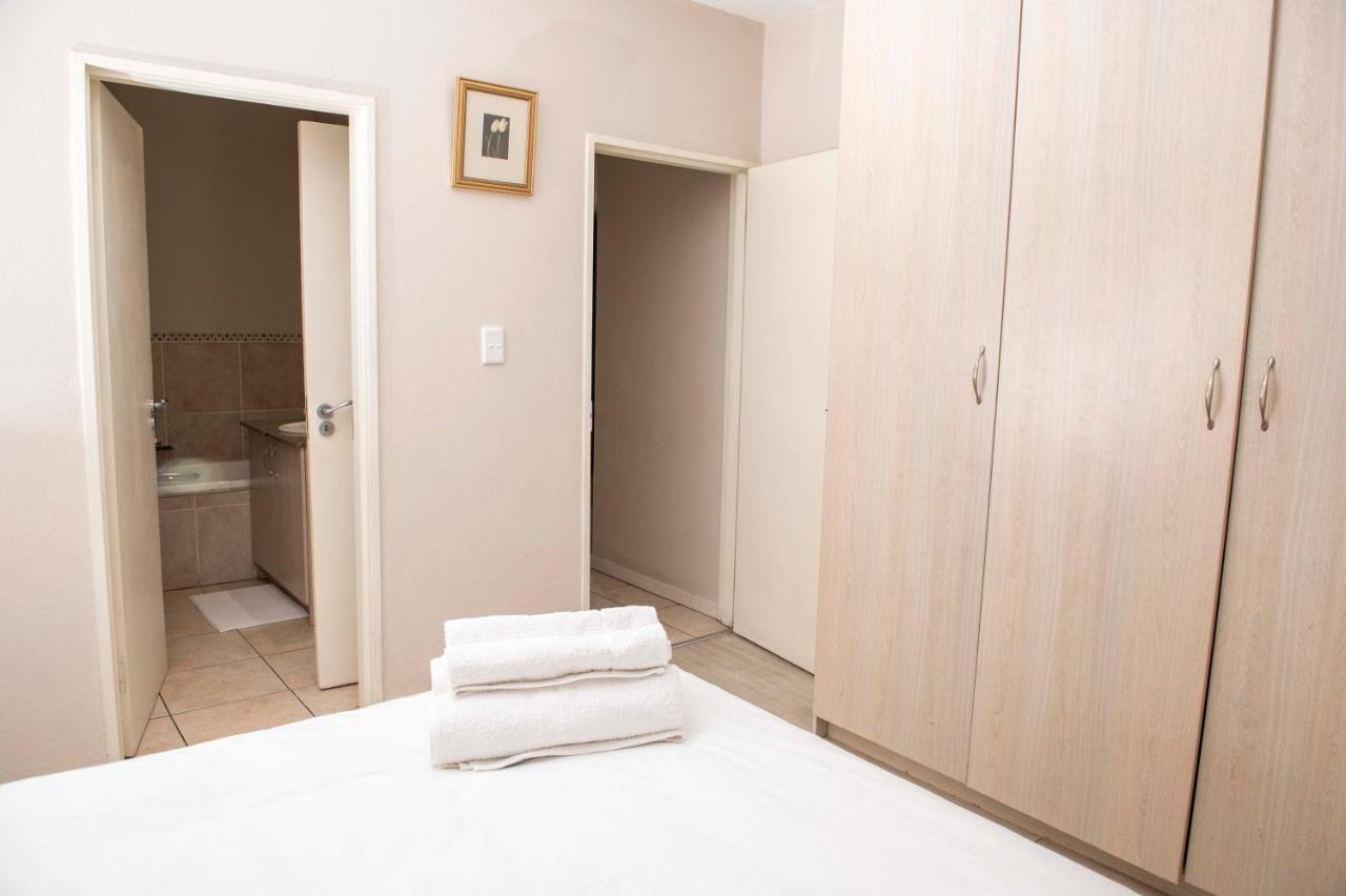 Grayston Exec Apartments โจฮันเนสเบิร์ก ภายนอก รูปภาพ