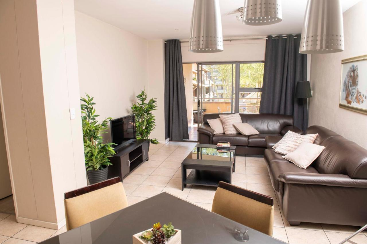 Grayston Exec Apartments โจฮันเนสเบิร์ก ภายนอก รูปภาพ